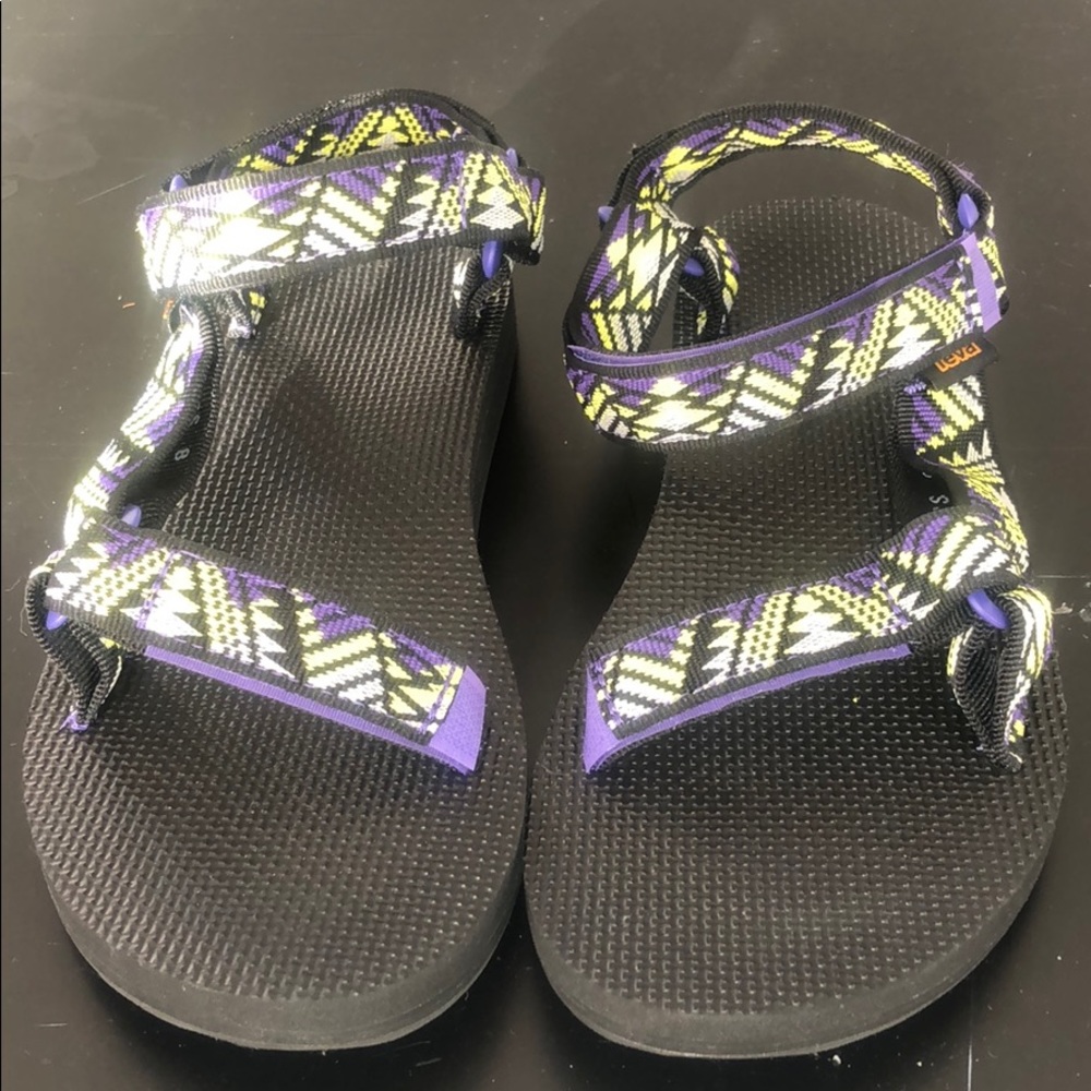 Tevas size 8 never been worn